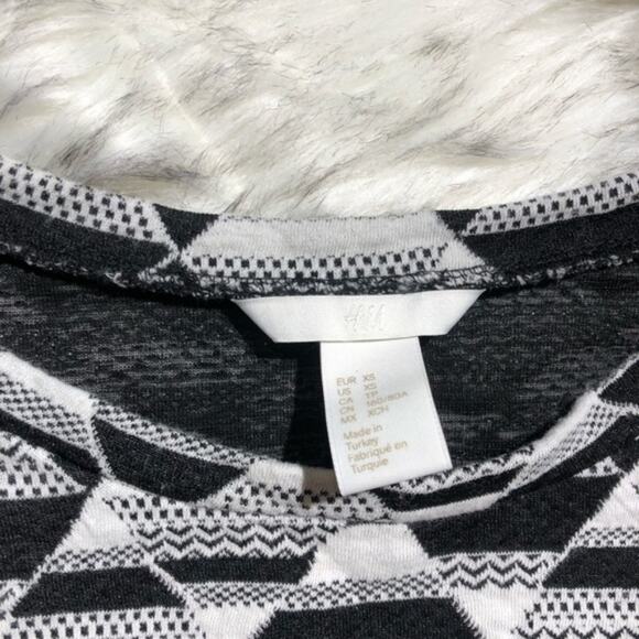 H&M geometric pattern print black gray white monochrome sweatshirt - Picture 5 of 7